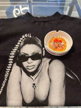 NEW Cowboy Carter Hold Em’ Ashtray & Beyoncé Renaissance Tour LA Show Tee bundle